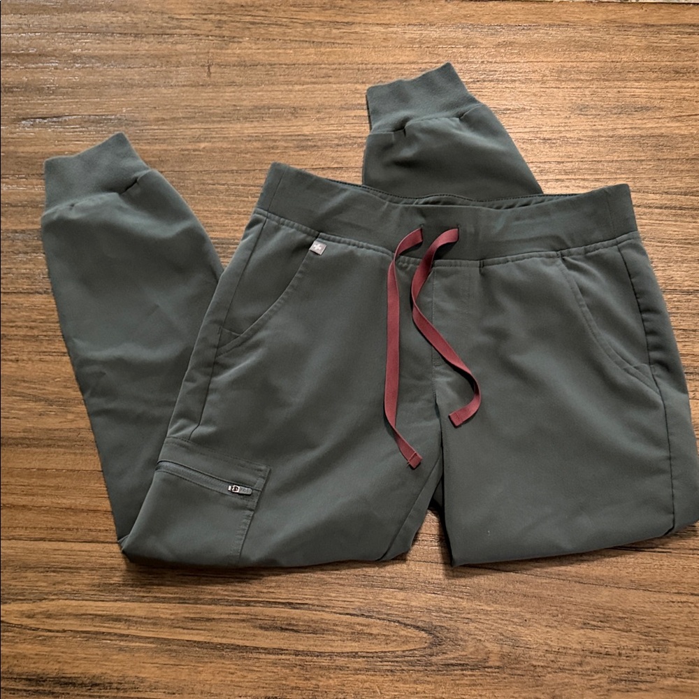 Figs Bonsia Zamora pants small petite.